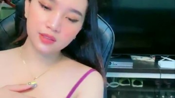 Putri Naya Semakin Sexy Montok Serba Ungu