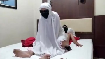 Ngentot Wanita Mukenah SofieEksib di Hotel