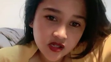 Desi Pamerin Puting Nenen Coklat Bulet